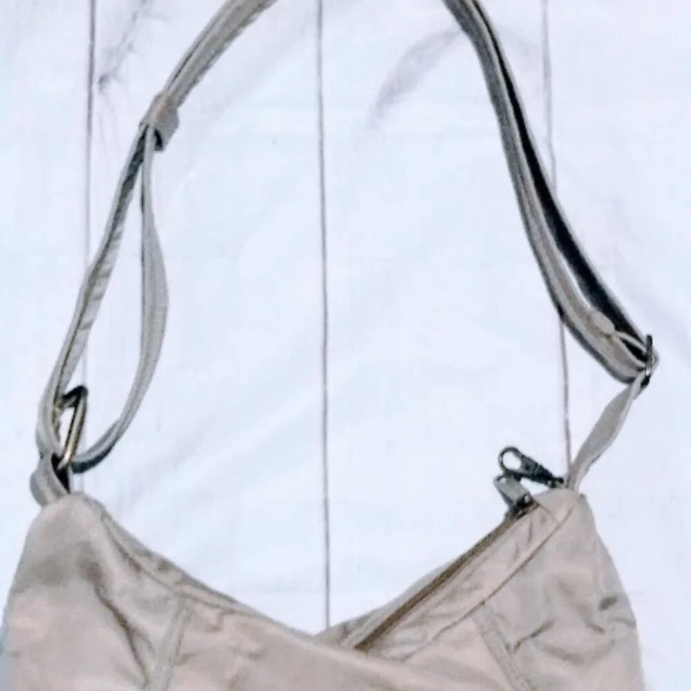 Travelon Anti theft Hobo Bag Purse/Travel bag